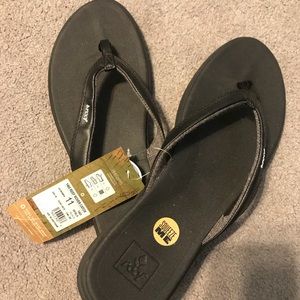 NWT Reef flip flops